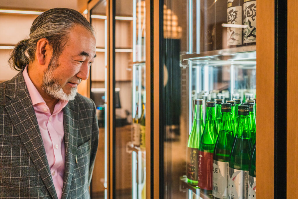 Joji Hattori in der SHIKI Boutique & Sakethek